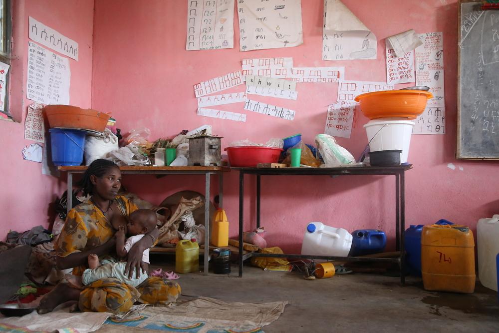 Bayesh, de 25 años, es de Humera, pero ahora vive en la escuela Basin de la ciudad de Axum, en el Tigray central.