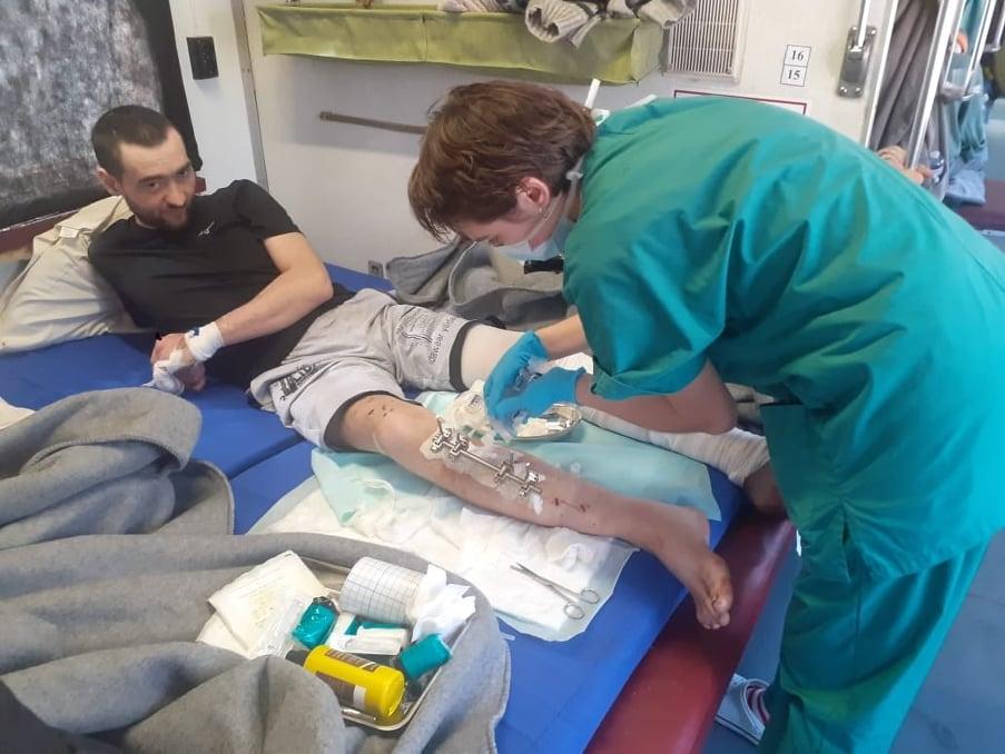 Tercer tren medicalizado de MSF, 6 y 7 de abril - 40 pacientes evacuados en tren desde Kramatorsk. Tercer tren medicalizado de MSF, 6 y 7 de abril - 40 pacientes evacuados en tren desde Kramatorsk.