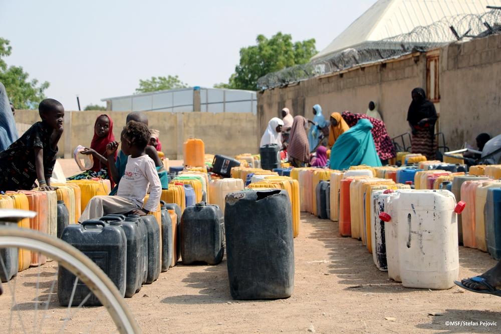 El acceso al agua es limitado en Pulka durante la estación seca. El acceso al agua es limitado en Pulka durante la estación seca.