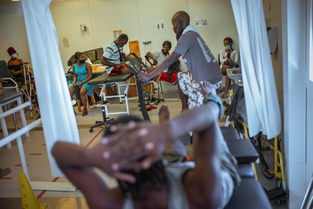 Sala de rehabilitación y fisioterapia. El 80% de los pacientes que han sido operados en el hospital Tabarre necesitan fisioterapia. Sala de rehabilitación y fisioterapia. El 80% de los pacientes que han sido operados en el hospital Tabarre necesitan fisioterapia.