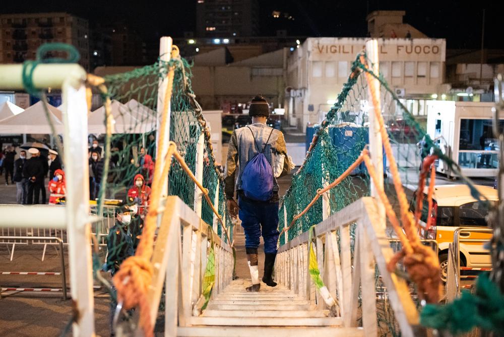 La noche del 27 de octubre, las 367 personas rescatadas que estaban a bordo del Geo Barents, desembarcaron a salvo en Palermo, Sicilia. La noche del 27 de octubre, las 367 personas rescatadas que estaban a bordo del Geo Barents, desembarcaron a salvo en Palermo, Sicilia.