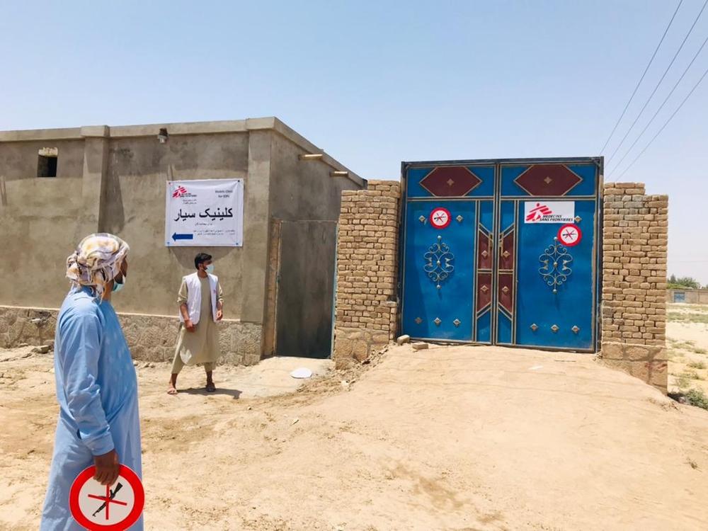 El 6 de julio, instalamos una clínica temporal para personas desplazadas por los intensos combates en los alrededores de la ciudad de Kunduz. © MSF El 6 de julio, instalamos una clínica temporal para personas desplazadas por los intensos combates en los alrededores de la ciudad de Kunduz. © MSF