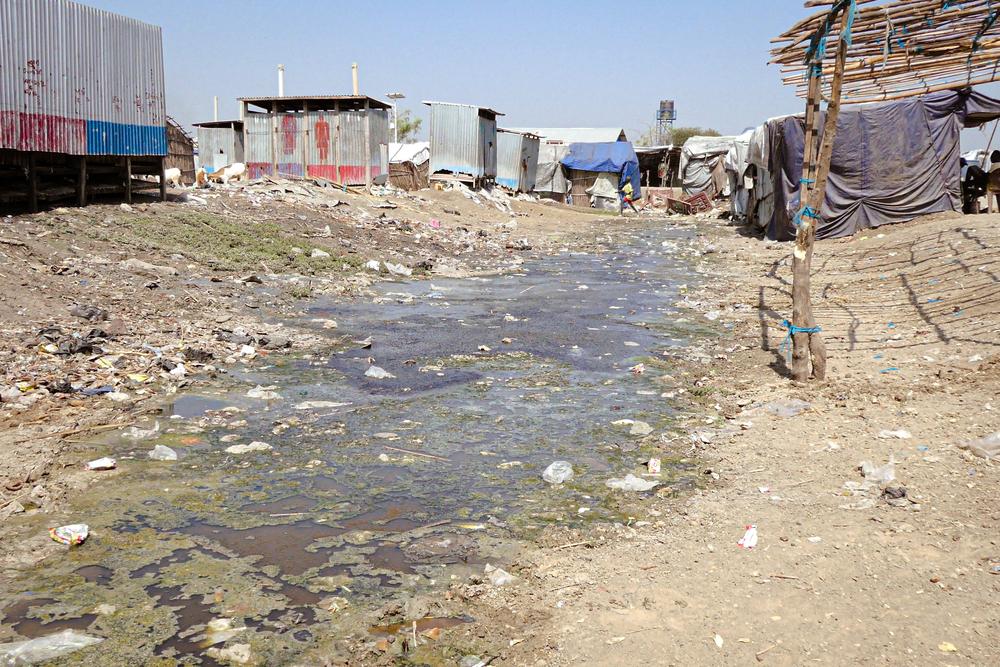 El agua se cuela por los refugios en el campo de personas desplazadas de Bentiu.