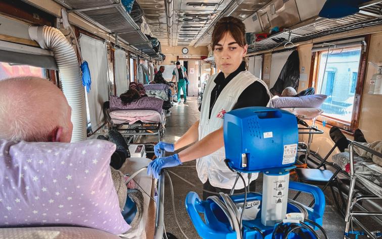 Evacuación médica en tren desde Jersón, Ucrania